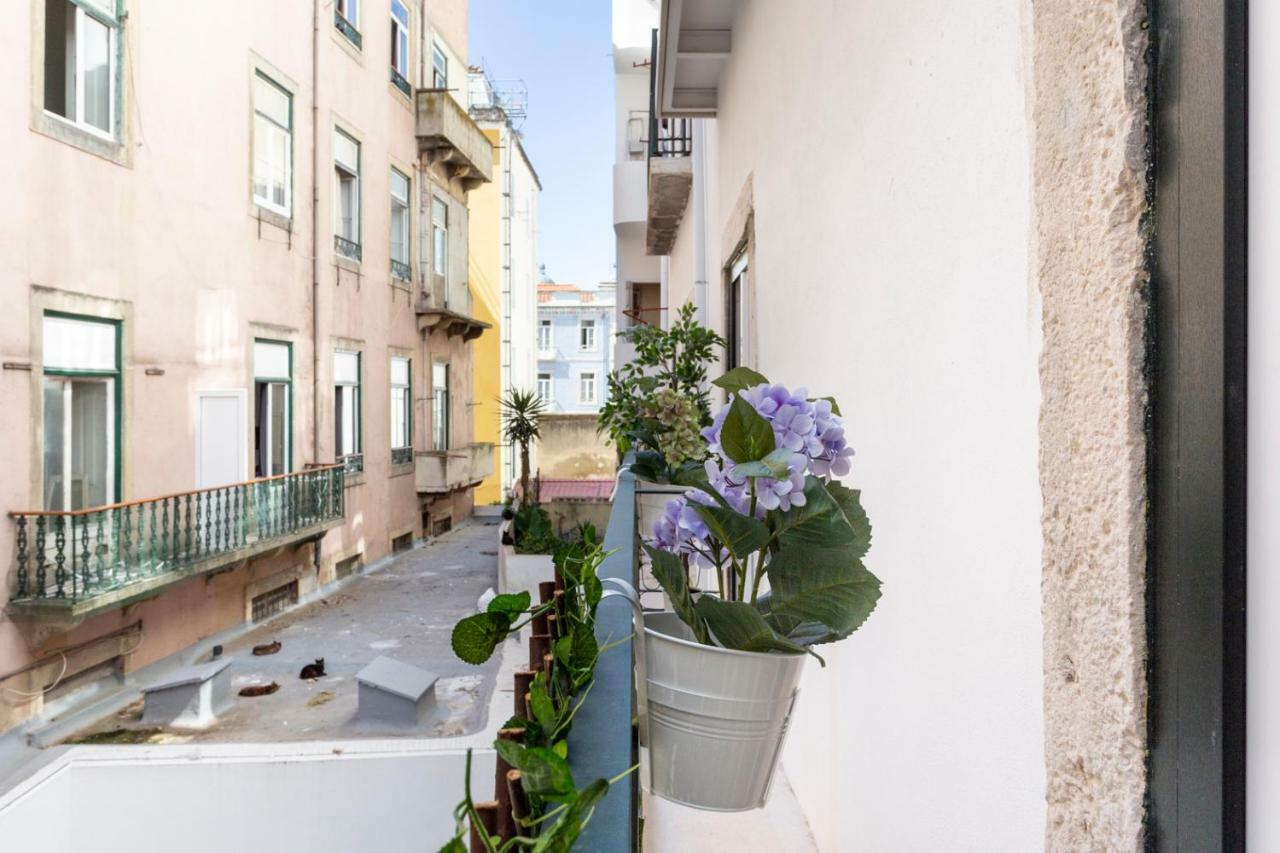 Altido Chic 1br Apt With Balcony Close By Graca Viewpoint And Tram Stops Apartment *