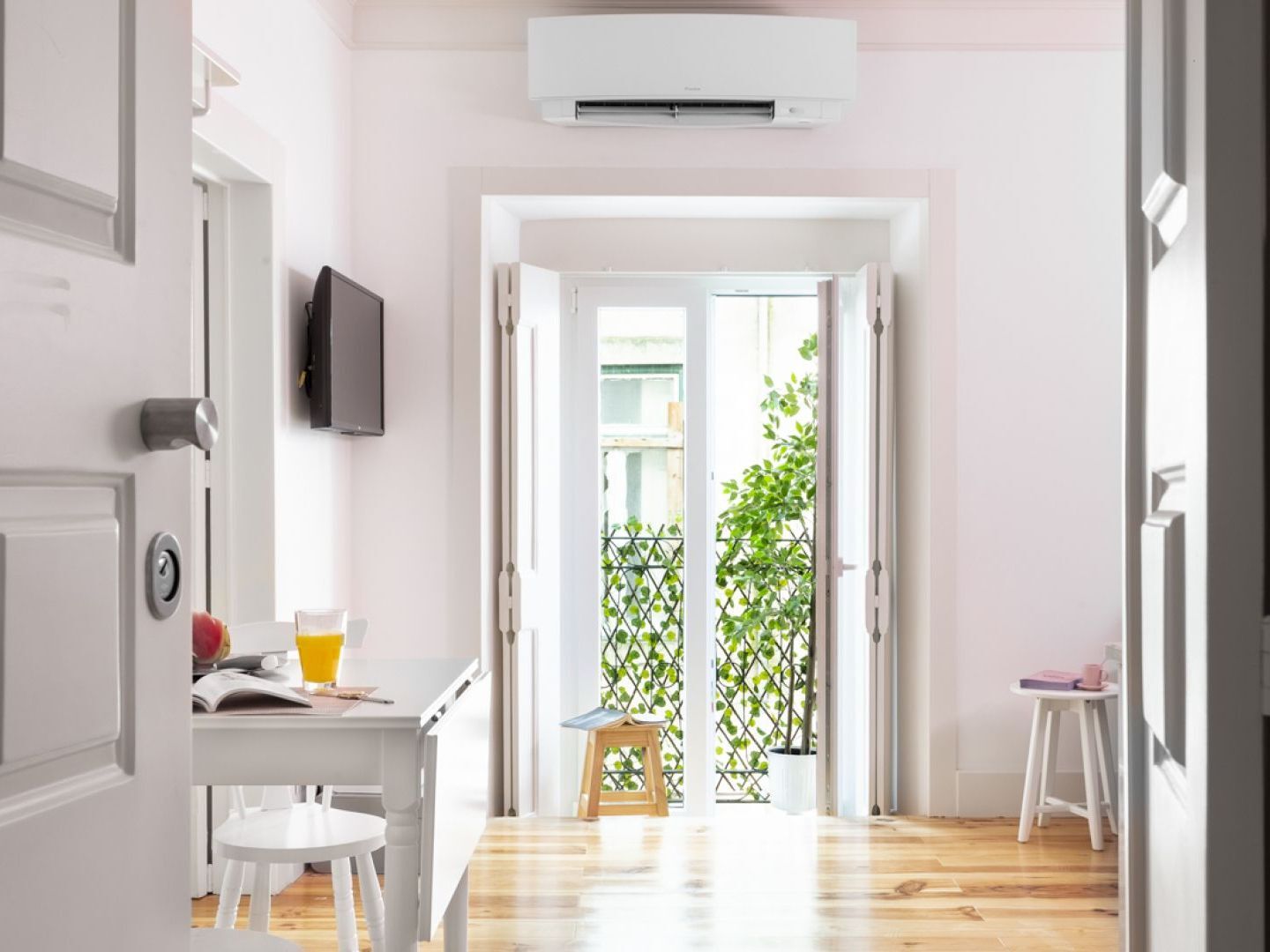 Apartment Altido Chic 1br Apt With Balcony Close By Graca Viewpoint And Tram Stops *