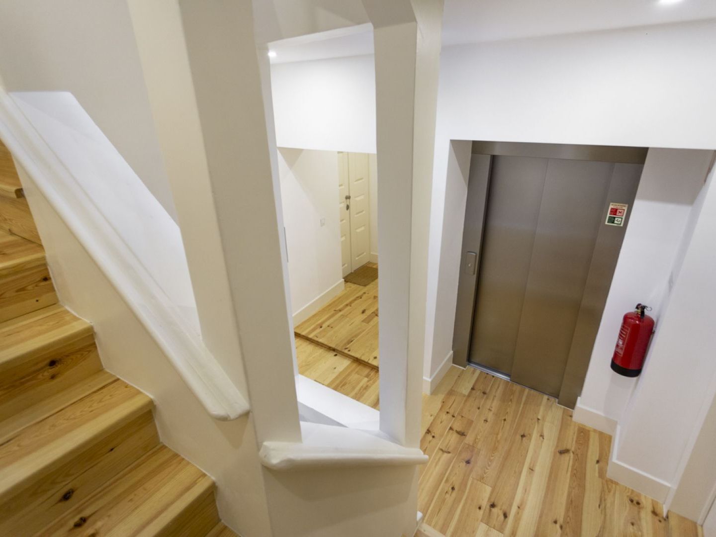 Apartment Altido Chic 1br Apt With Balcony Close By Graca Viewpoint And Tram Stops Lissabon